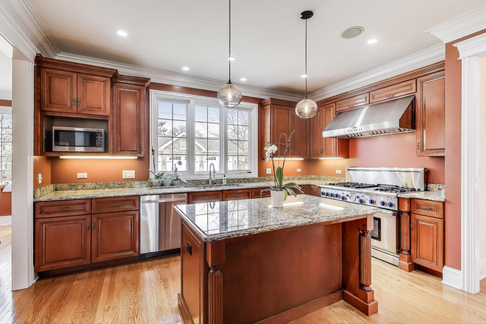 511 W 56TH Street