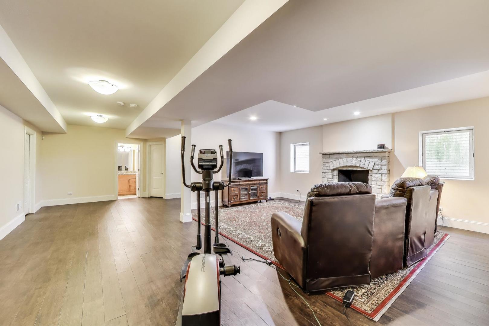 511 W 56TH Street