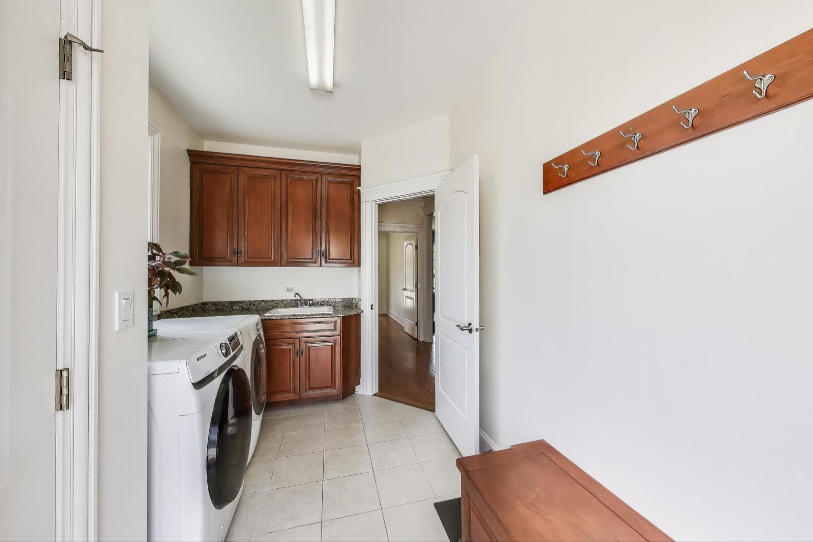 511 W 56TH Street