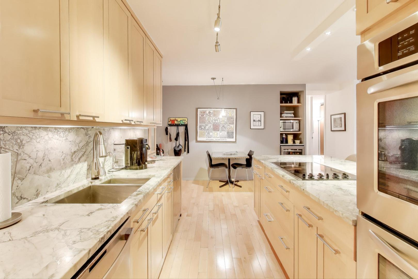 900 N LAKE SHORE Drive Unit: 802-4