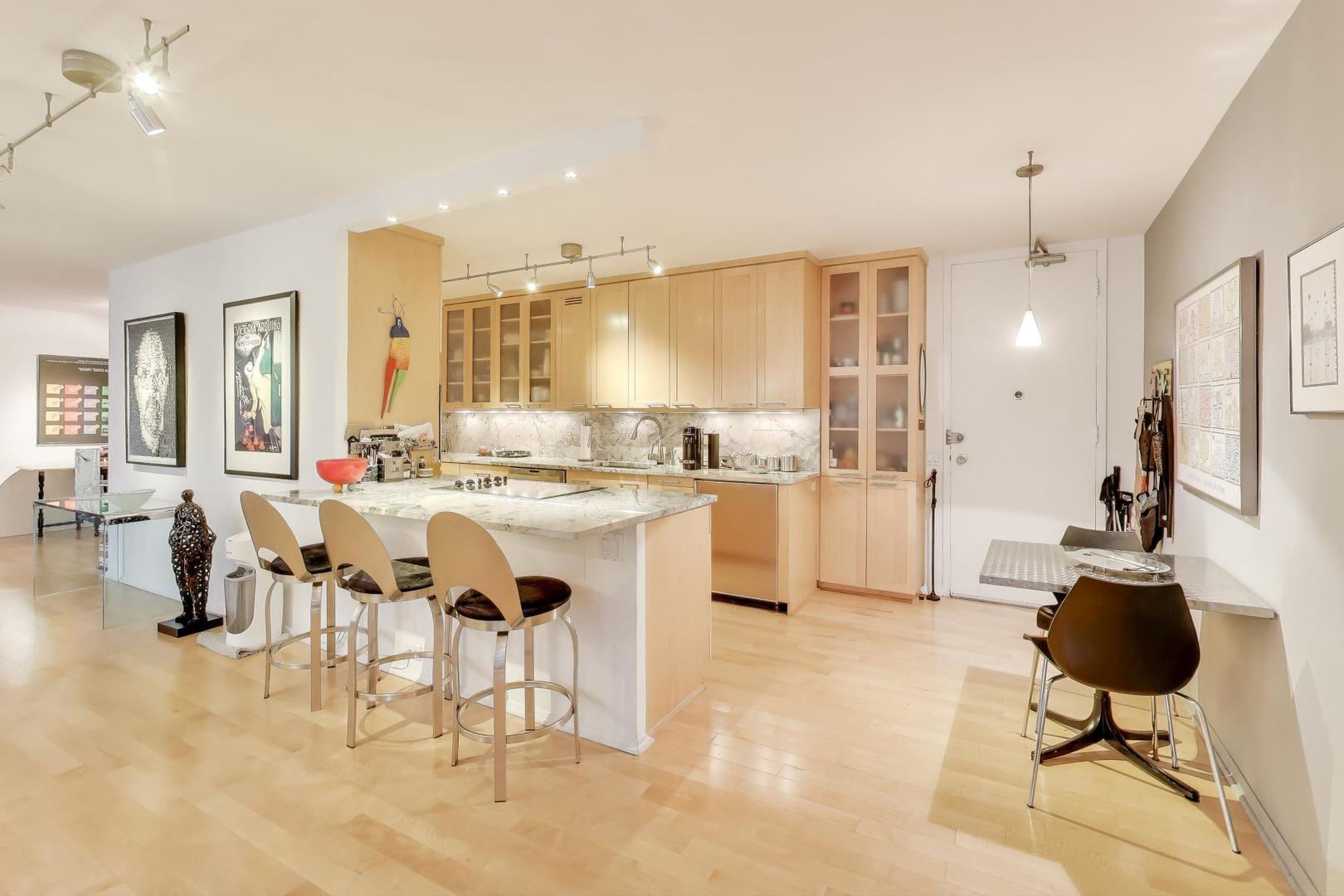 900 N LAKE SHORE Drive Unit: 802-4