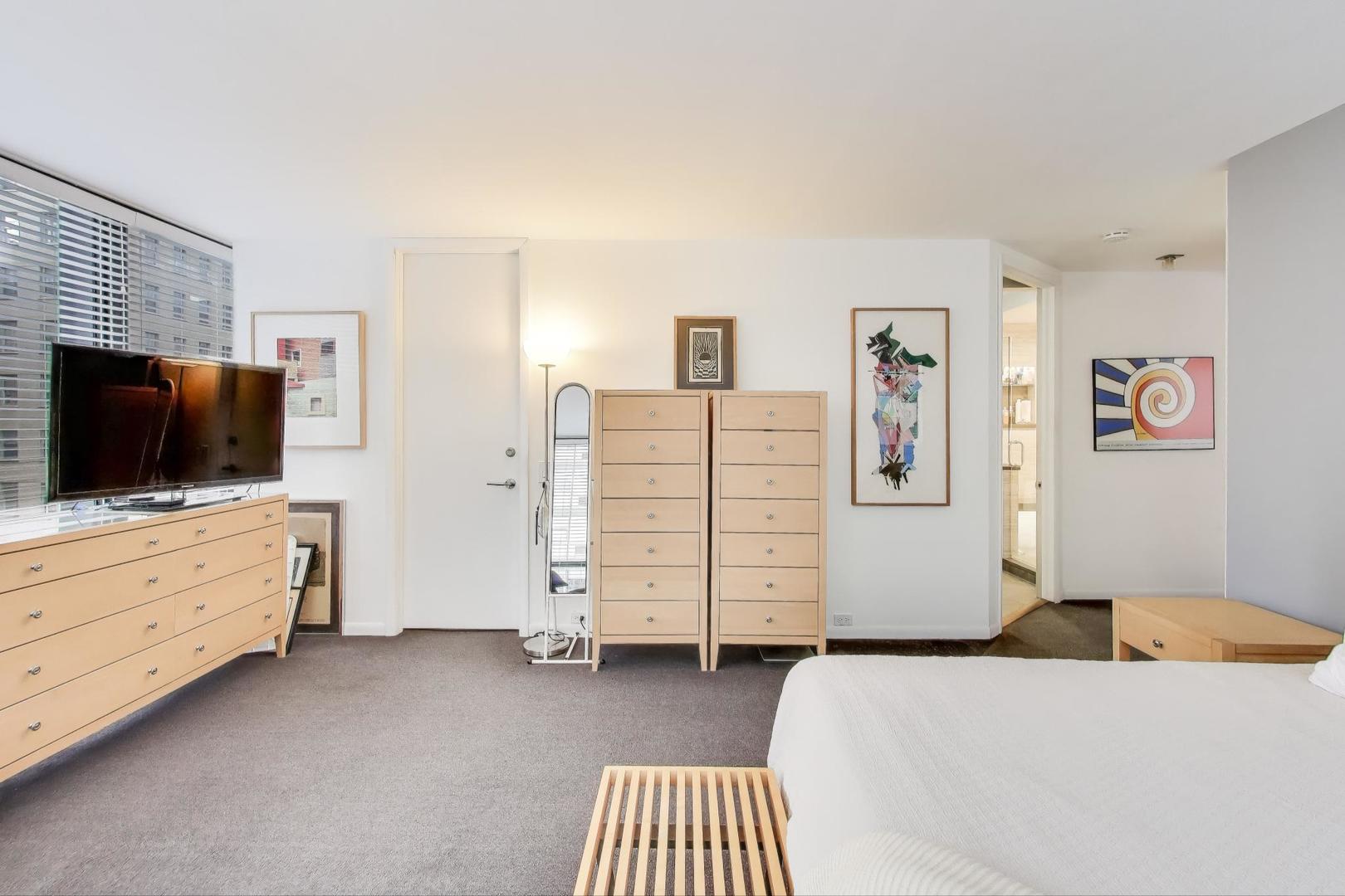 900 N LAKE SHORE Drive Unit: 802-4