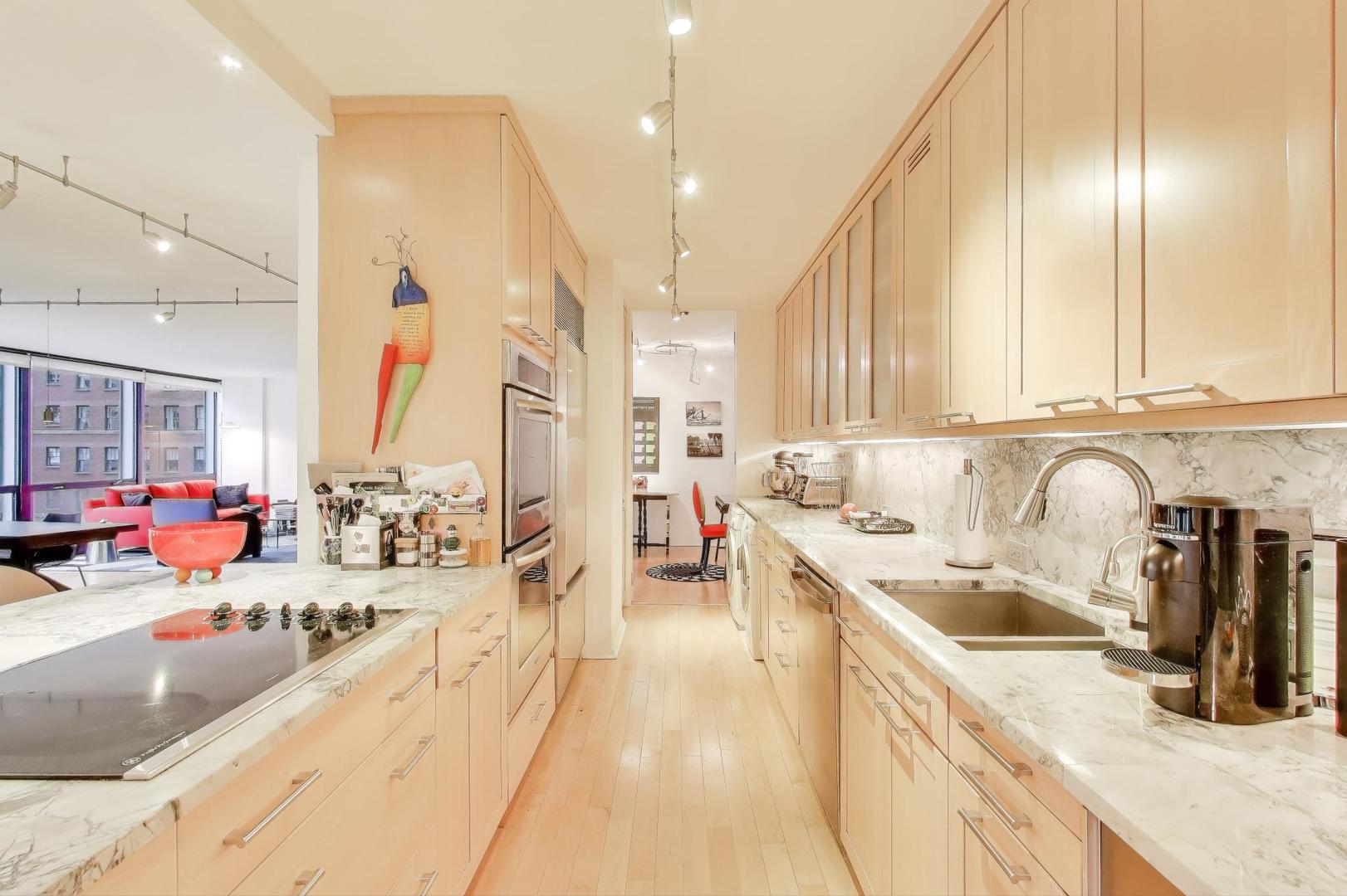 900 N LAKE SHORE Drive Unit: 802-4