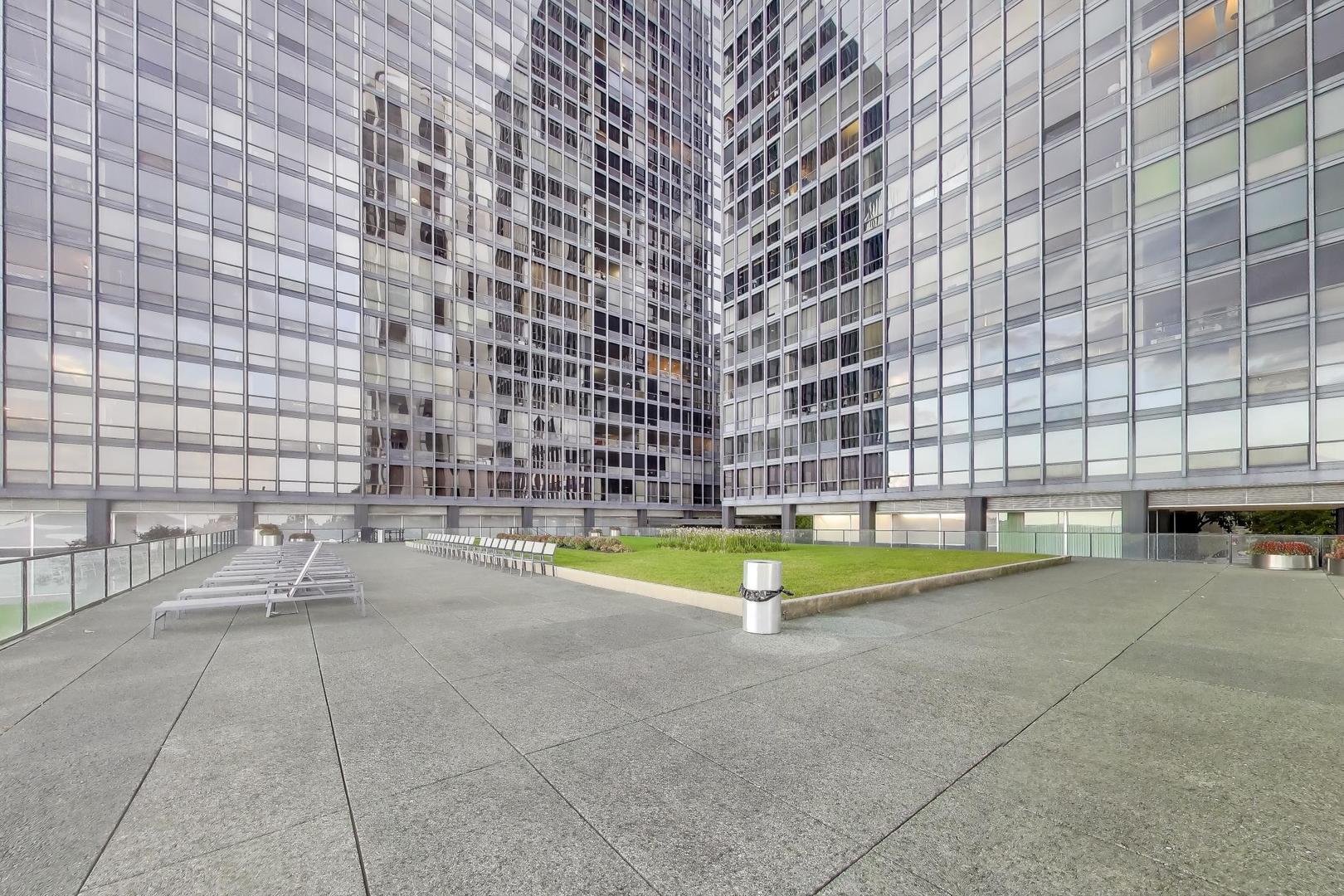 900 N LAKE SHORE Drive Unit: 802-4