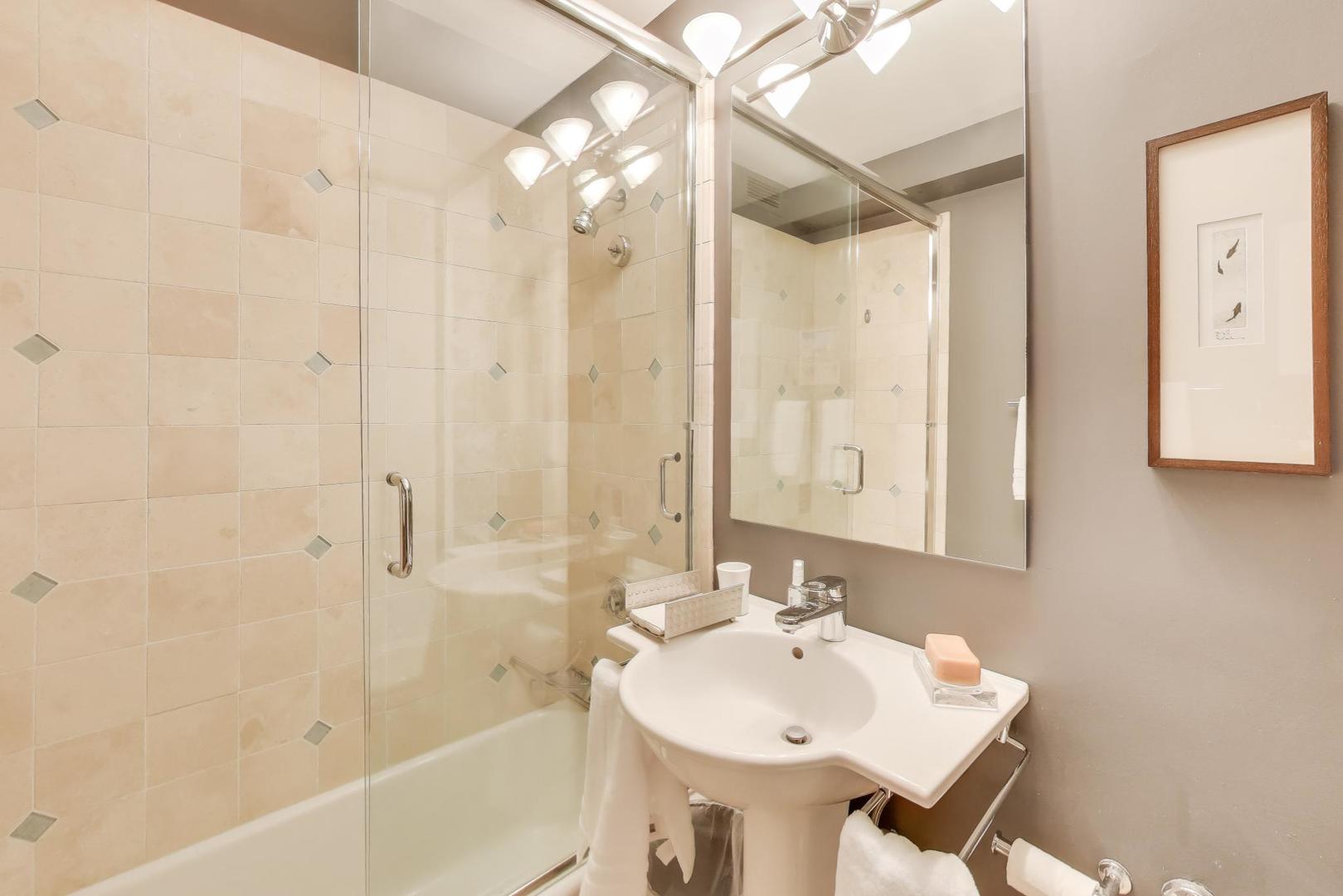 900 N LAKE SHORE Drive Unit: 802-4