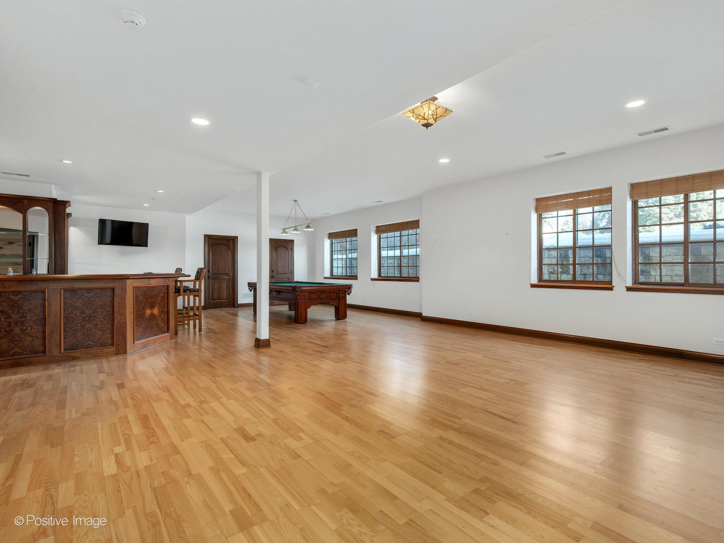 48 FOREST GATE Circle