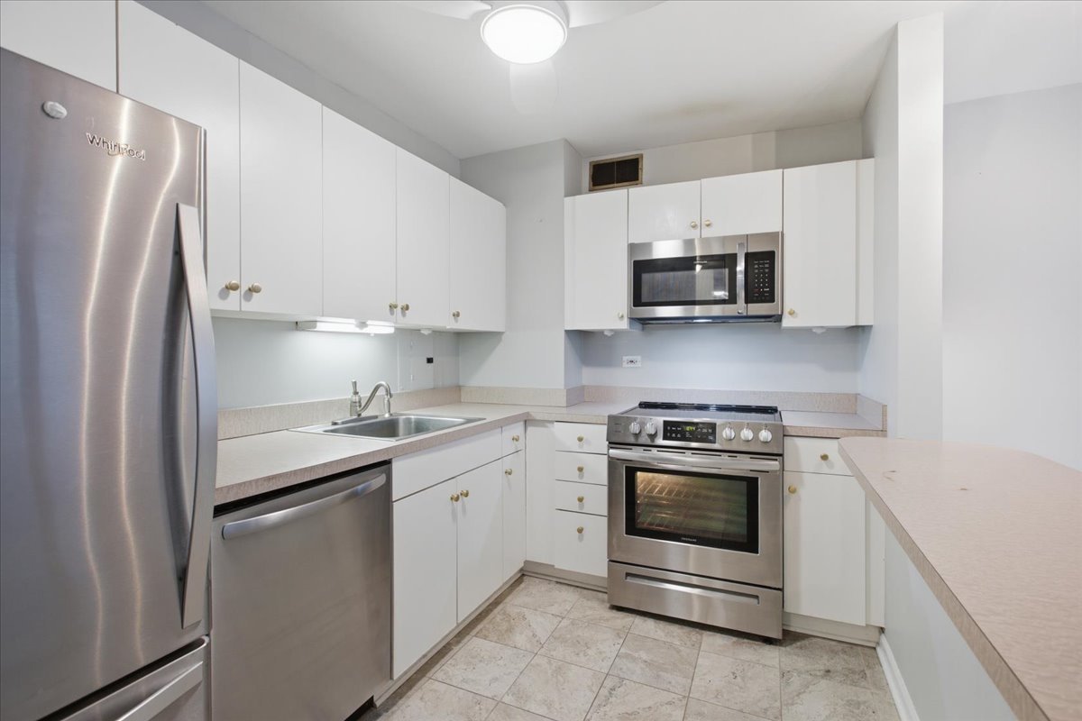 33 E Cedar Street Unit: 5B