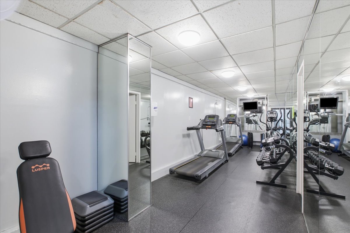 33 E Cedar Street Unit: 5B