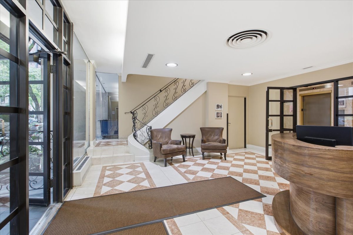 33 E Cedar Street Unit: 5B