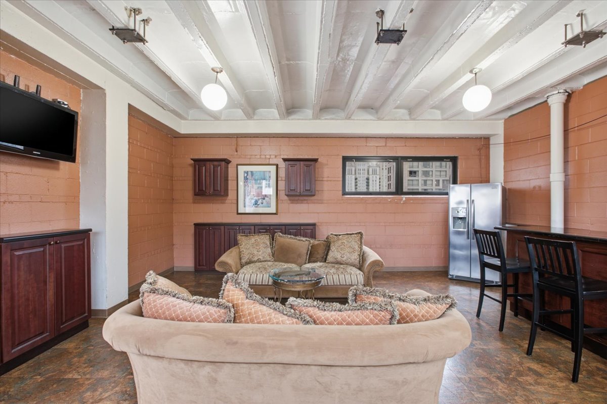 33 E Cedar Street Unit: 5B