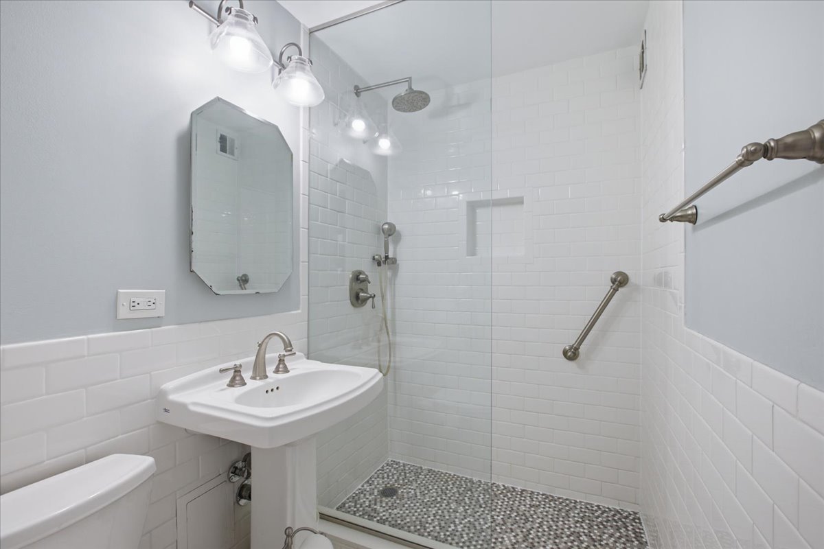 33 E Cedar Street Unit: 5B