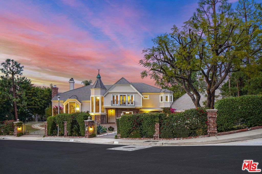 3819 Vista Linda Drive