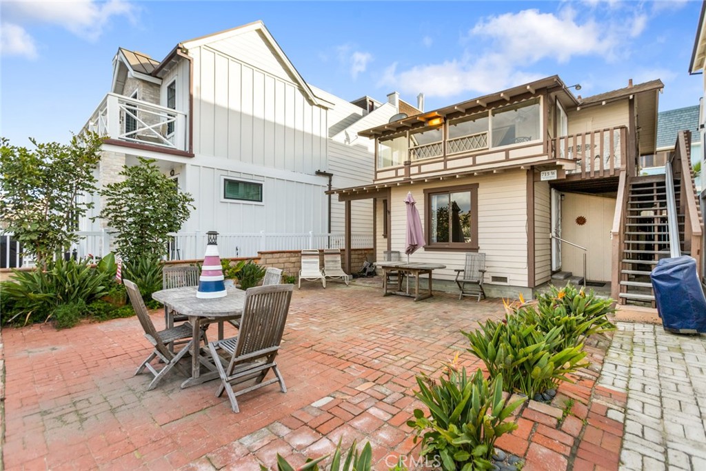 713 W Balboa Boulevard