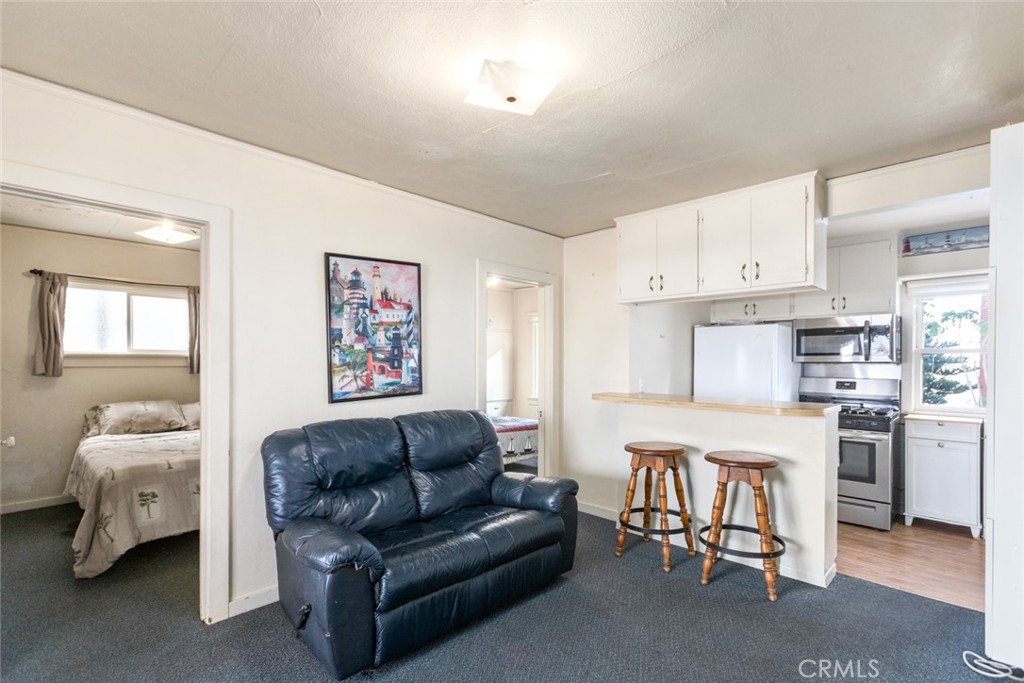 713 W Balboa Boulevard