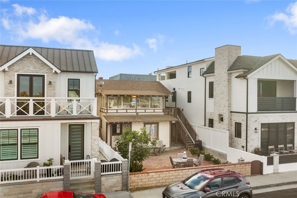 713 W Balboa Boulevard