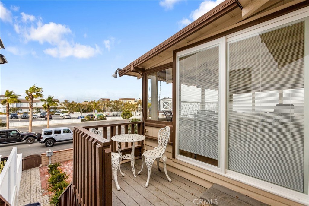 713 W Balboa Boulevard