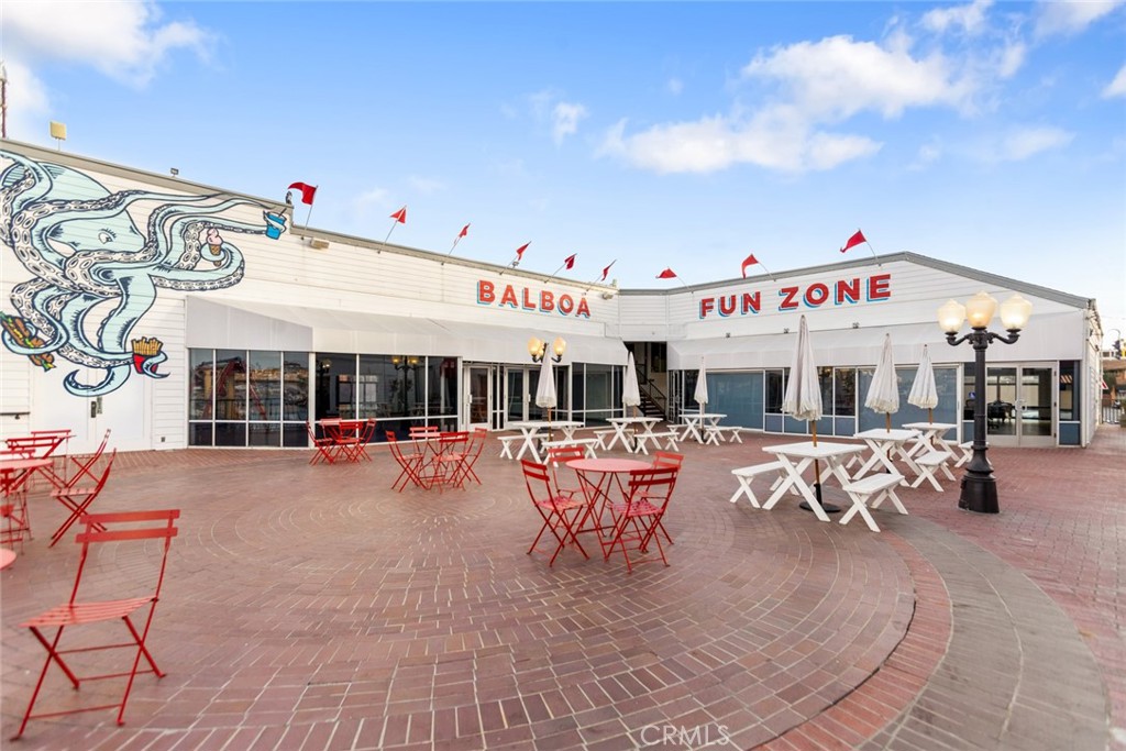 713 W Balboa Boulevard