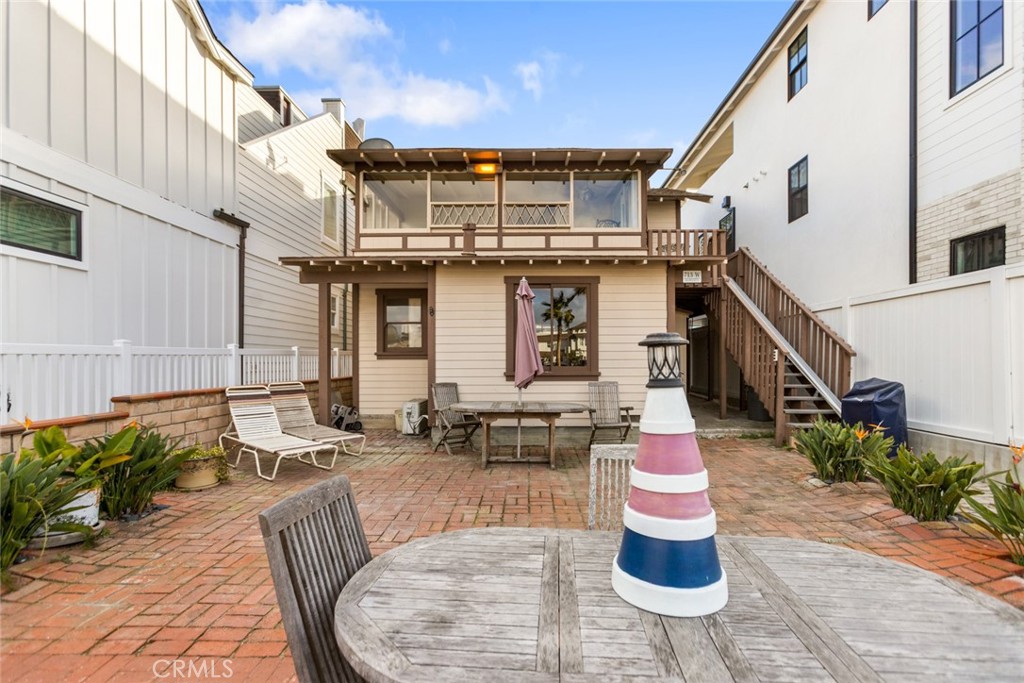 713 W Balboa Boulevard