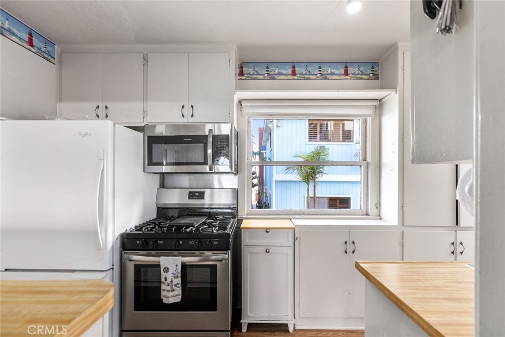 713 W Balboa Boulevard
