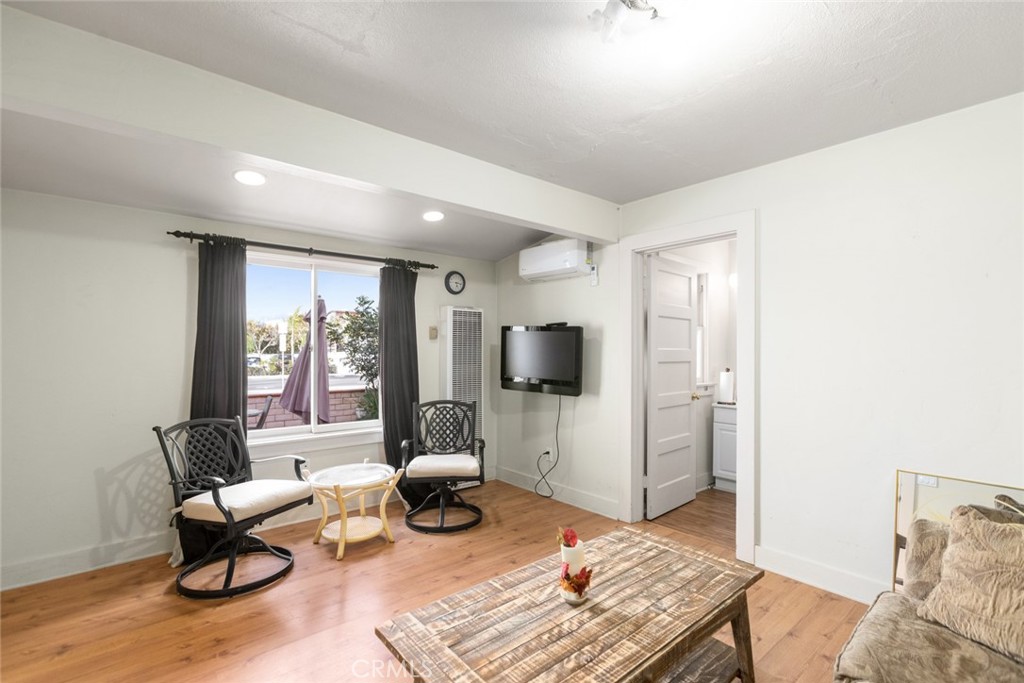 713 W Balboa Boulevard