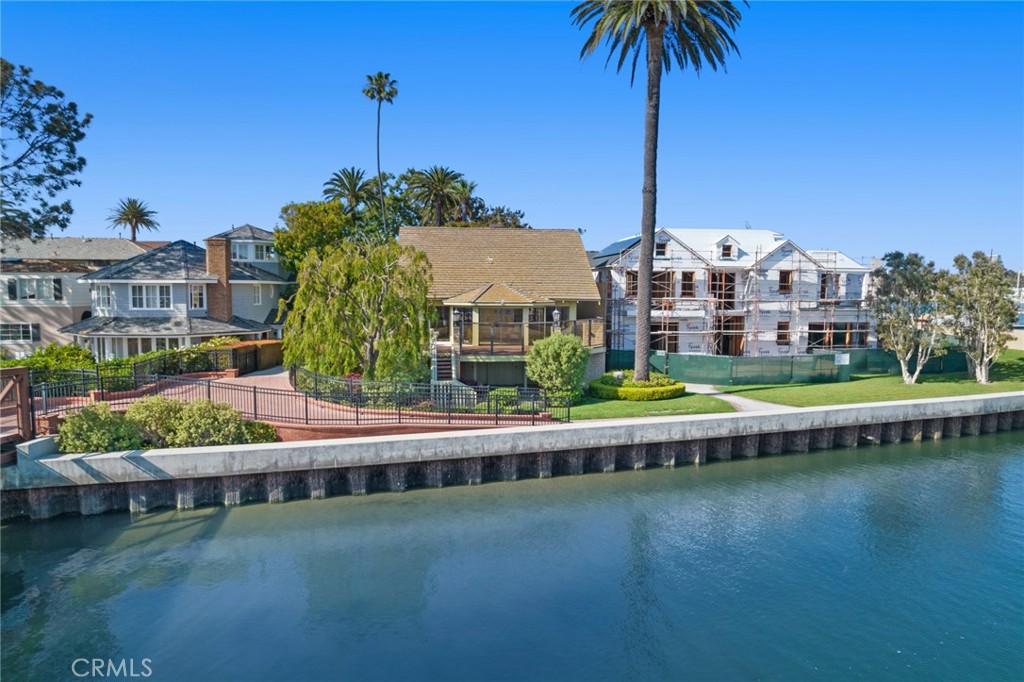 22 Bay Island