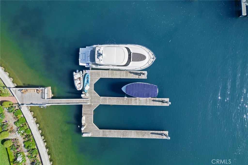 22 Bay Island