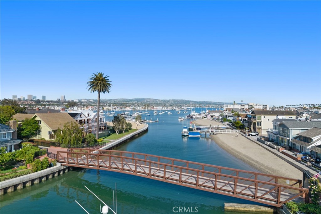 22 Bay Island