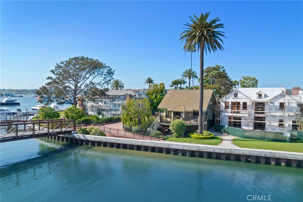 22 Bay Island