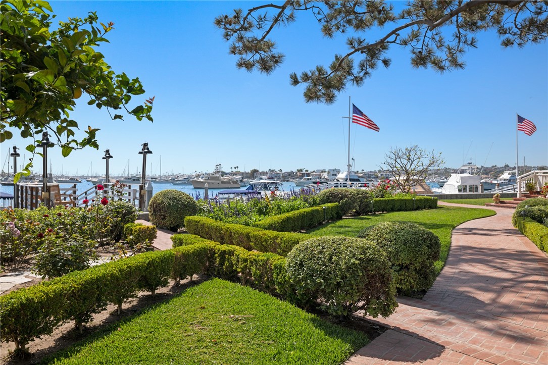 22 Bay Island