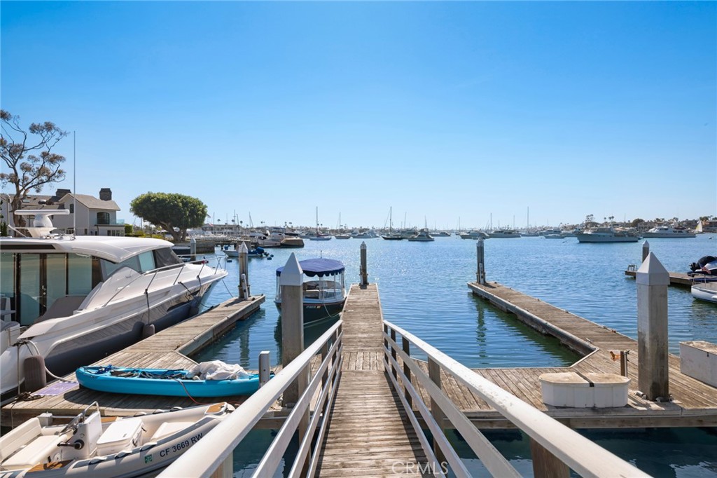 22 Bay Island