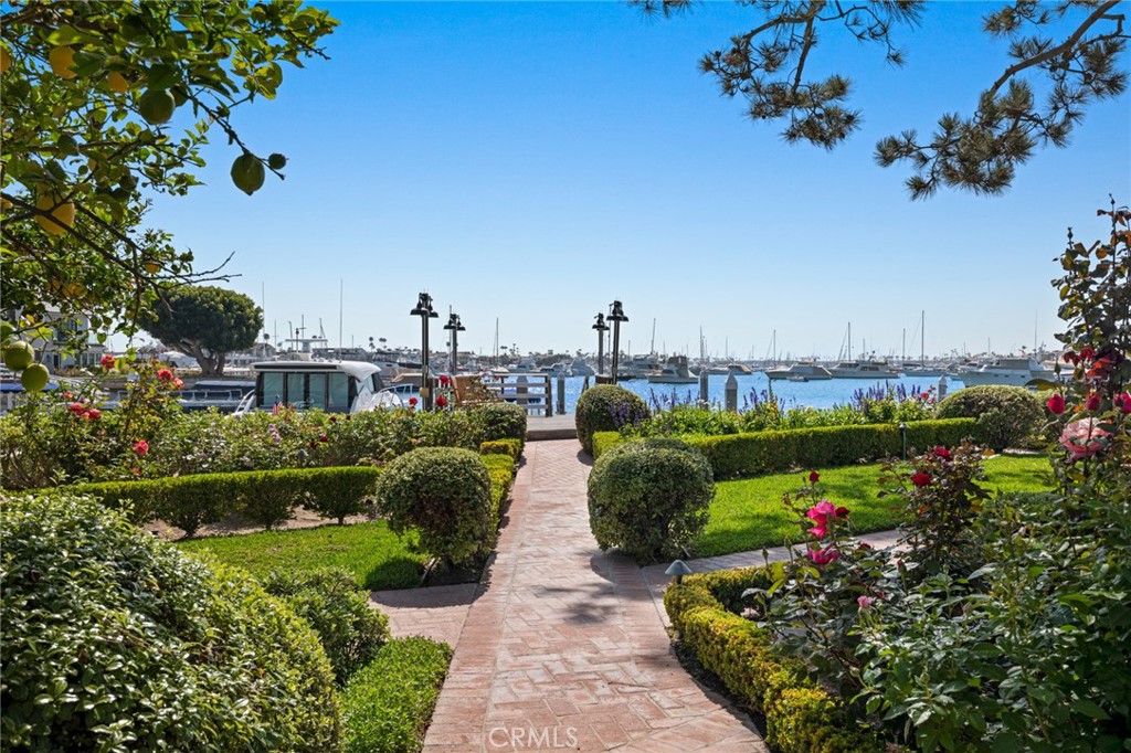 22 Bay Island