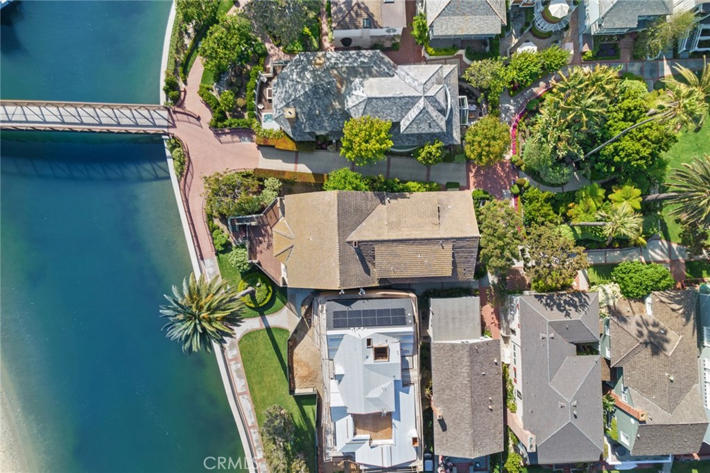 22 Bay Island