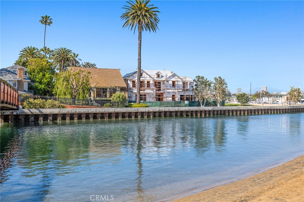 22 Bay Island
