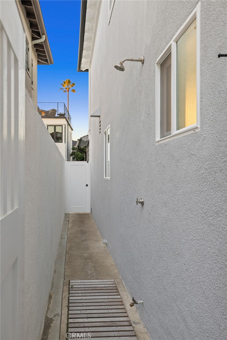 2146 Miramar Drive