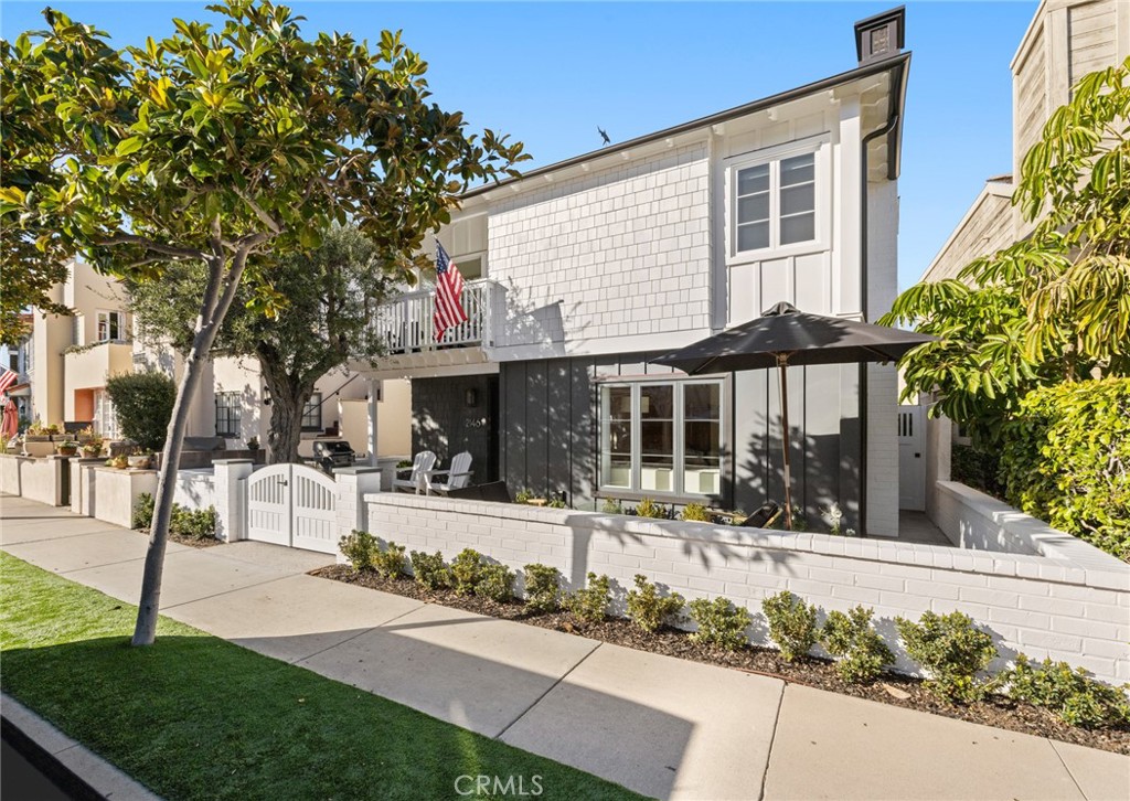 2146 Miramar Drive