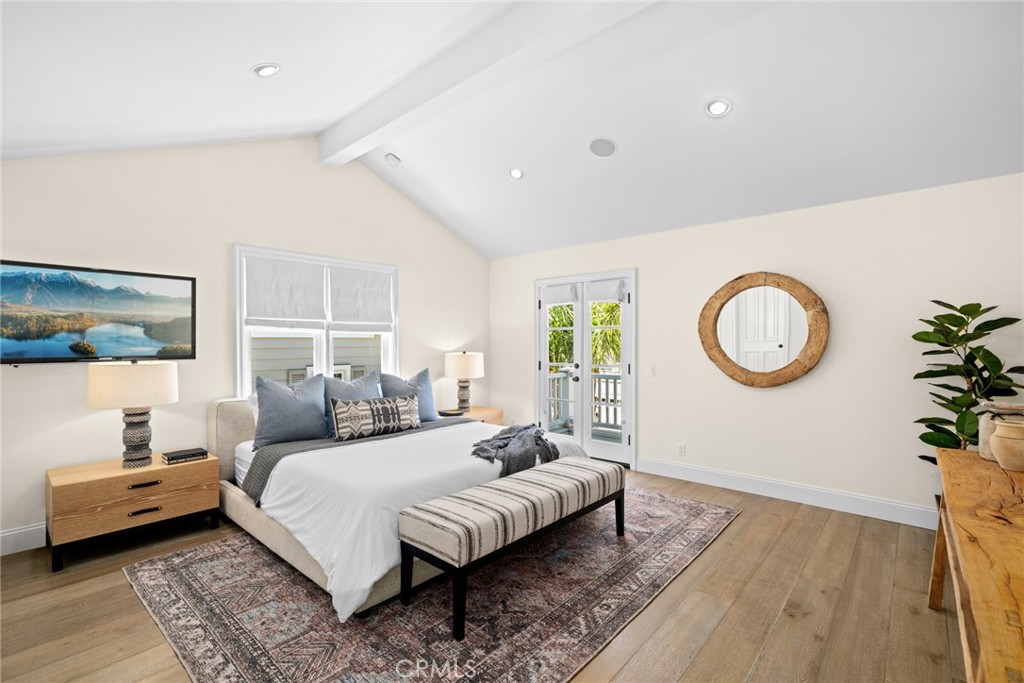 1217 E Balboa Boulevard