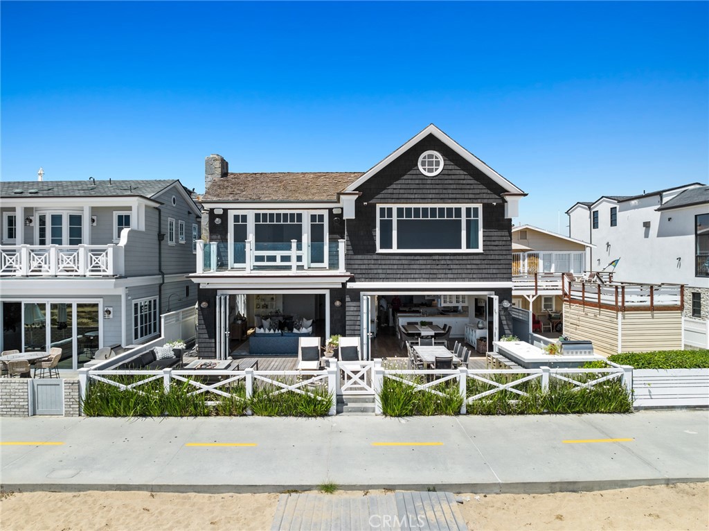 1217 E Balboa Boulevard