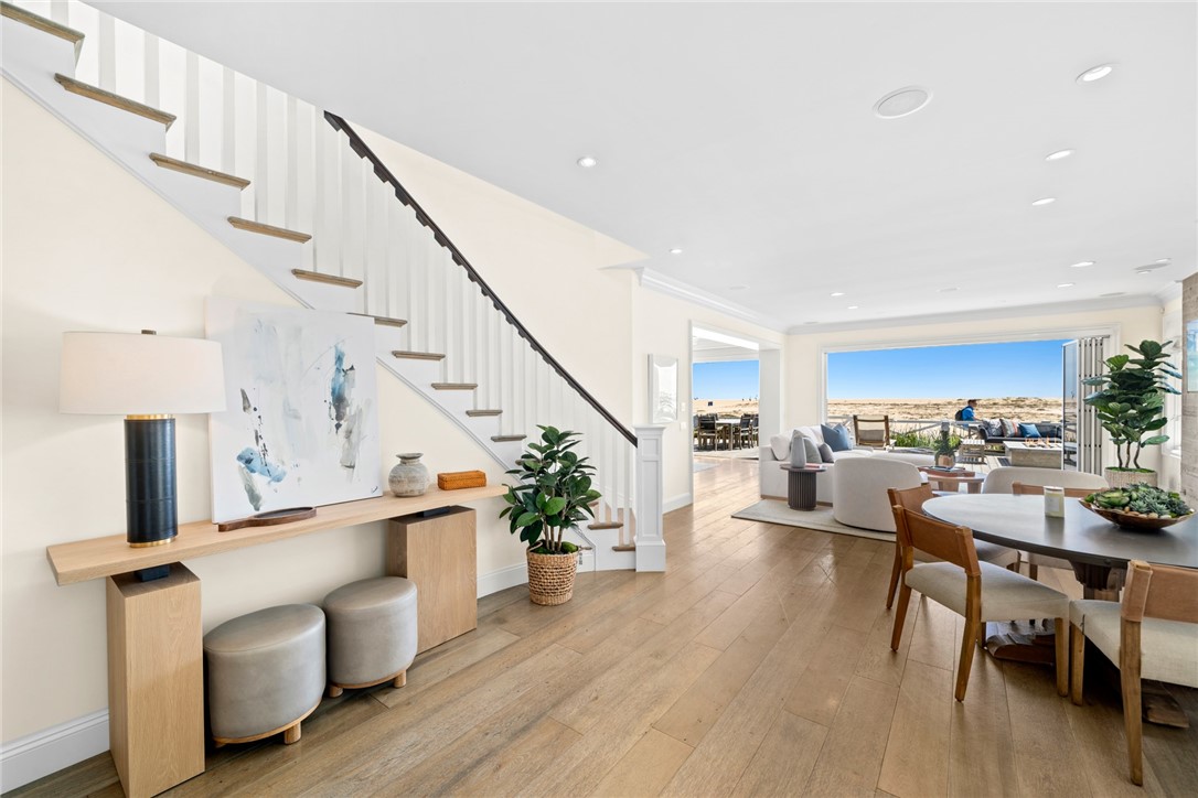 1217 E Balboa Boulevard