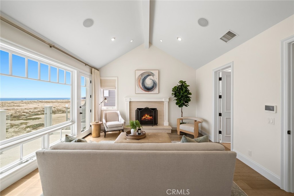 1217 E Balboa Boulevard
