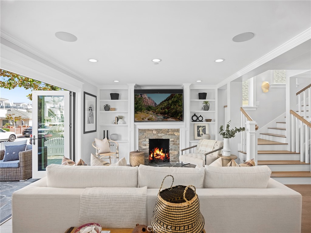 1577 Miramar Drive