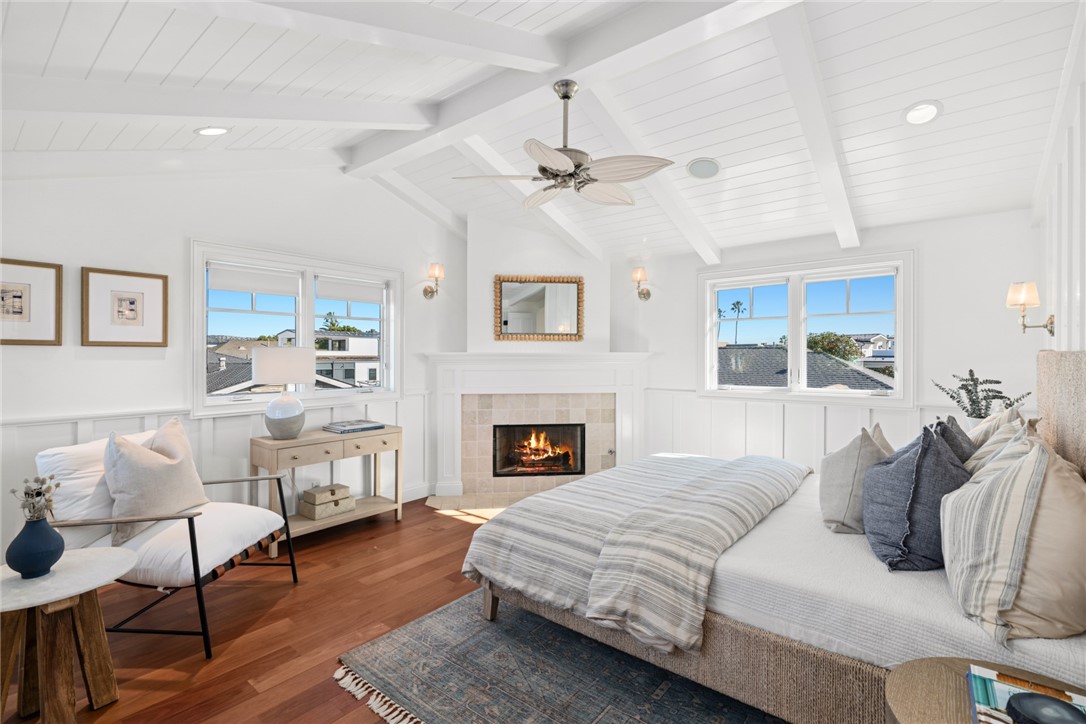 1701 E Balboa Boulevard