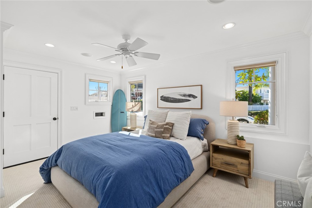 1701 E Balboa Boulevard