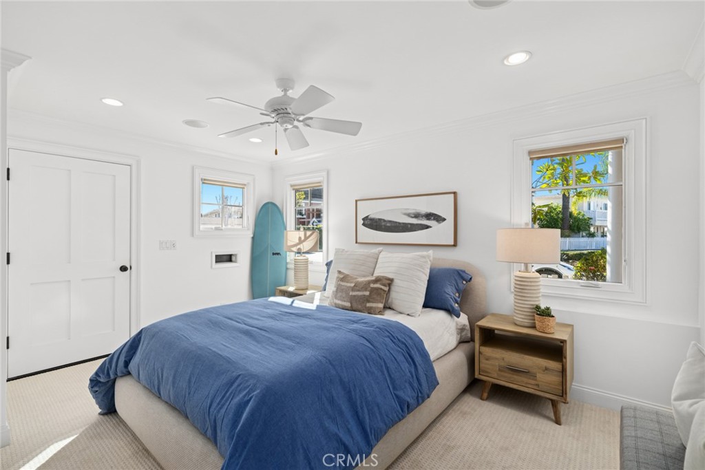 1701 E Balboa Boulevard