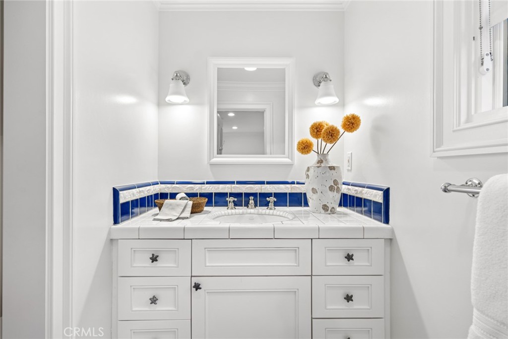 1701 E Balboa Boulevard