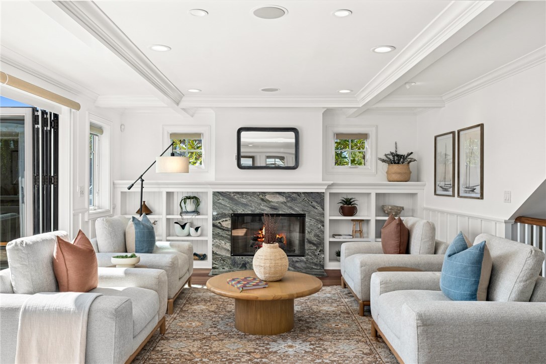 1701 E Balboa Boulevard