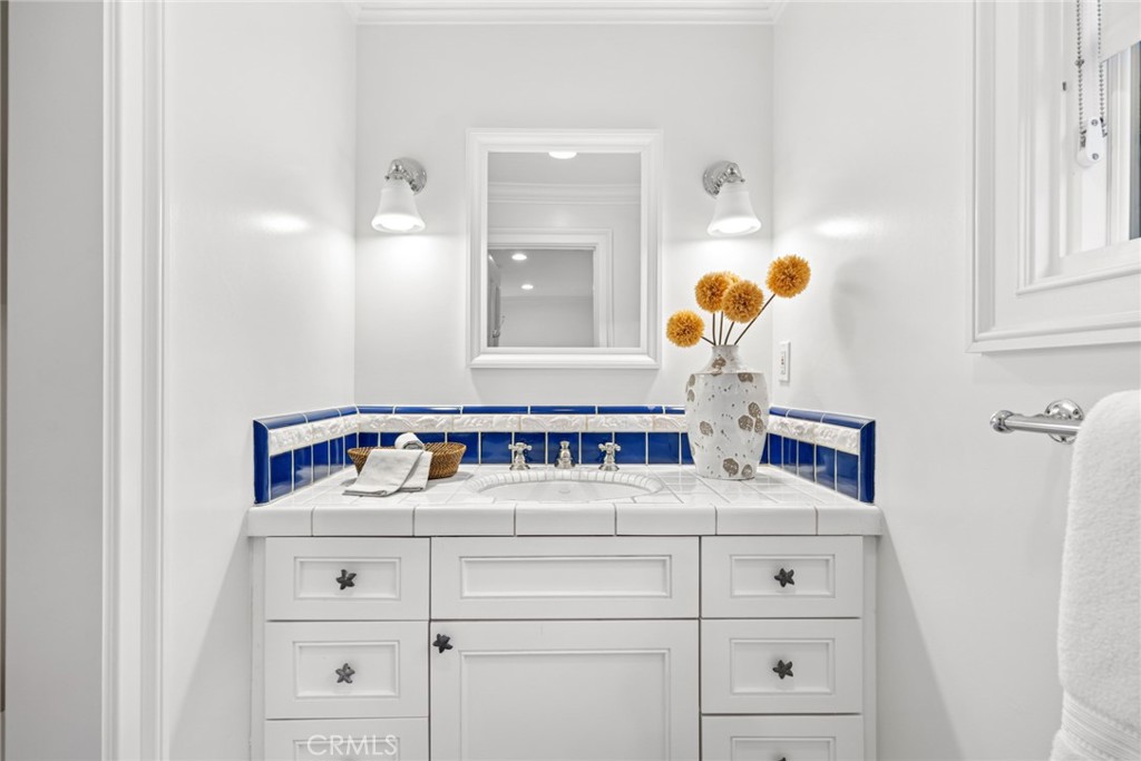 1701 E Balboa Boulevard