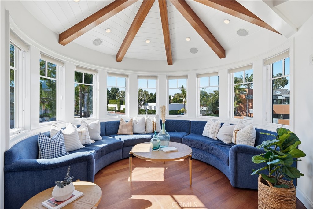 1701 E Balboa Boulevard