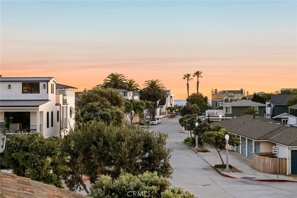 1701 E Balboa Boulevard