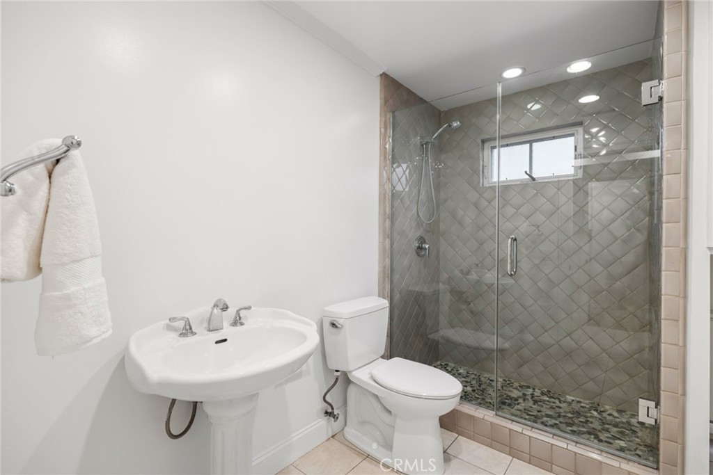 1701 E Balboa Boulevard