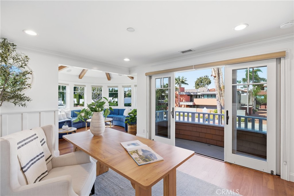 1701 E Balboa Boulevard